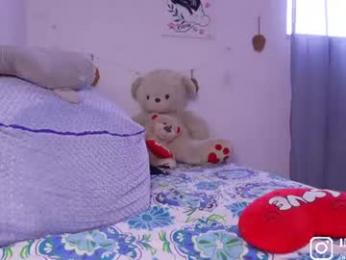 angelocute_ webcam model stream image