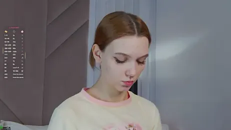 SaraHearts webcam model stream image