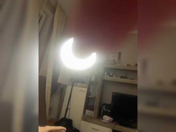 ArtYlaa webcam model stream image