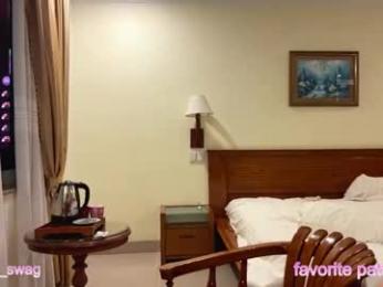 laraineprada webcam model stream image