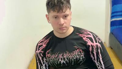 Eskolhandsome webcam model stream image