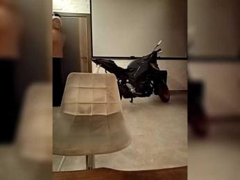 Fox-mia webcam model stream image