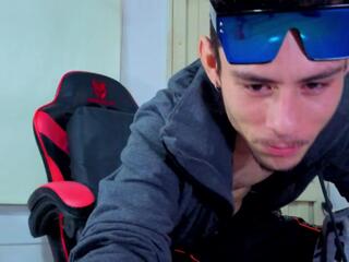 Kelvis Estrada webcam model stream image