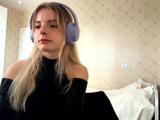 Tara Tanzi webcam model stream image
