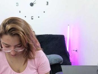 karla-green webcam model stream image