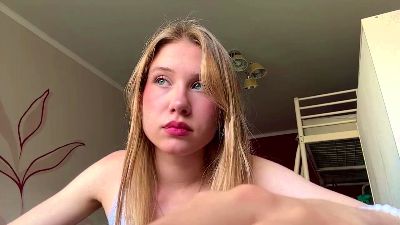MayeArnott webcam model stream image