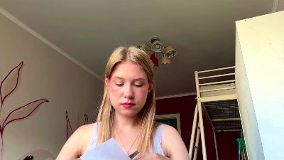 MayeArnott webcam model stream image