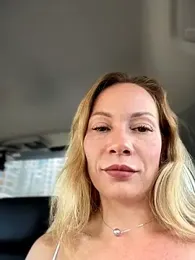LavenderHot webcam model stream image