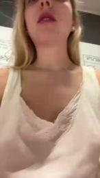 Blondie890 webcam model stream image