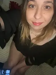 Eze13crybaby webcam model stream image