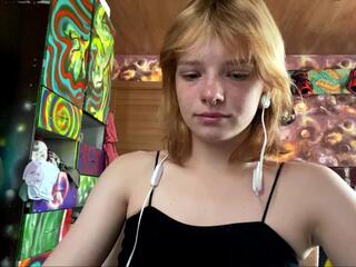 Nieves Vy webcam model stream image