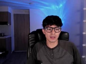 mikeyvioleta webcam model stream image