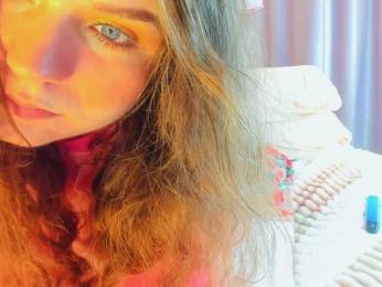 Kuraii webcam model stream image