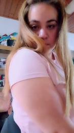 Giulicurvy webcam model stream image