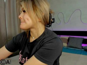 Jerry-Hall webcam model stream image