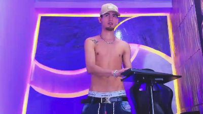 Kroddy_Sw_ webcam model stream image