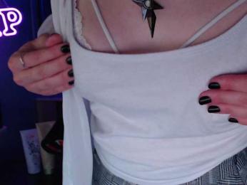 Cherry-Luna webcam model stream image