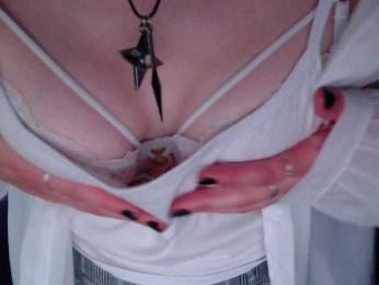 Cherry-Luna webcam model stream image