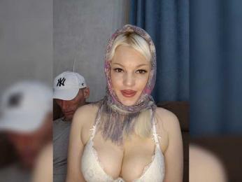 AlenkiyCvetochek webcam model stream image