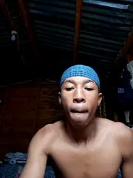 Peterveero12 webcam model stream image