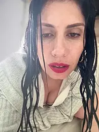 Alysson-- webcam model stream image