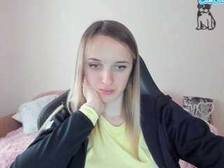 rousereedd webcam model stream image