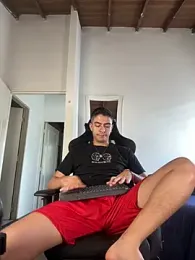 Simoonn8 webcam model stream image