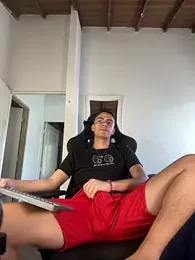 Simoonn8 webcam model stream image