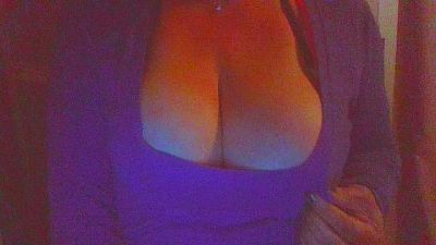 IsaKev webcam model stream image
