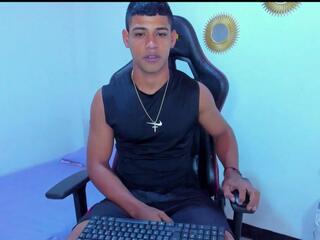 Dereck Hartmann webcam model stream image