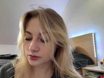 FlippyPippy webcam model stream image