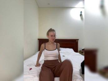 Durnaya_kis webcam model stream image