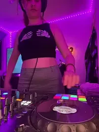 Nina-Chick777 webcam model stream image