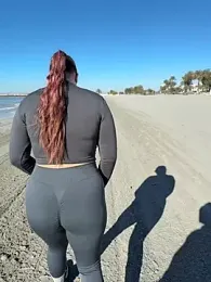 Mona_Plus webcam model stream image