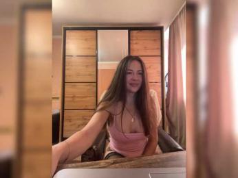 Lisa-Bond webcam model stream image
