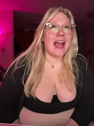 PiggyRose webcam stripchat model stream image