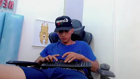 liam_play webcam model stream image