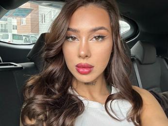 EvvaMiller webcam model stream image