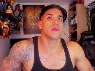 William Dracko webcam flirt4free model stream image