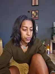 Goldenlace webcam model stream image