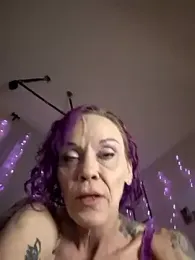 MommyMisfit webcam model stream image