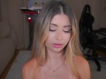 holayoula webcam model stream image