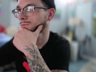 youngkubenski215 webcam model stream image