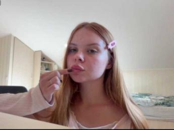 AmberKimchi webcam model stream image