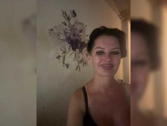 RoyalBreasts webcam model stream image