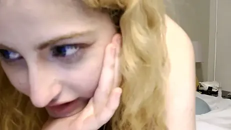 Kiki-wren webcam model stream image