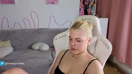 Maya_Rave webcam model stream image