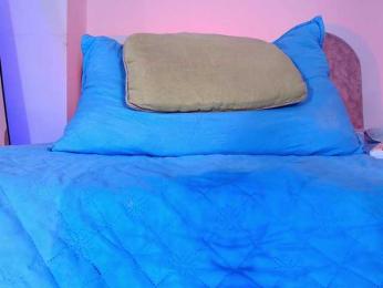 naomi-k webcam model stream image