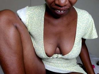 BlushAndMoan webcam model stream image