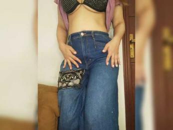 Dollyhot webcam model stream image